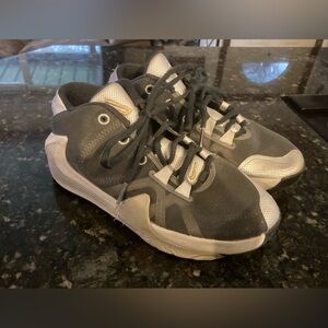 Nike Men's Black and White Athletic Shoes